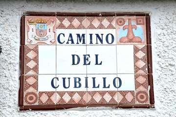 El Cubillo implora por la conexión a la red de saneamiento y el asfaltado de su acceso (Foto TA)